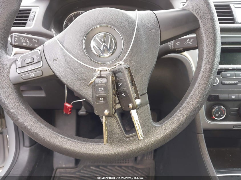 2014 Volkswagen Passat 2.5L S VIN: 1VWAP7A32EC009982 Lot: 43724670