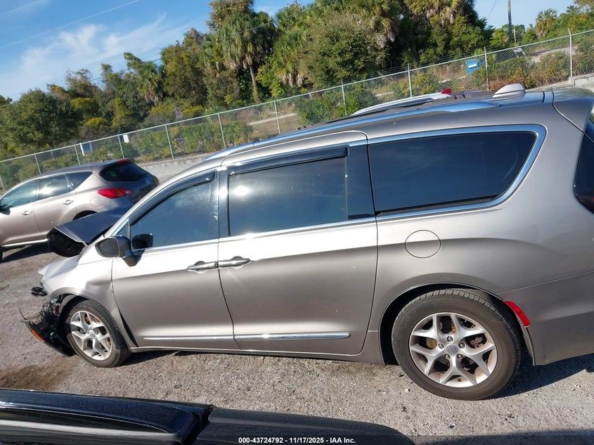 2017 Chrysler Pacifica Touring-L Plus VIN: 2C4RC1EG6HR652844 Lot: 43724792