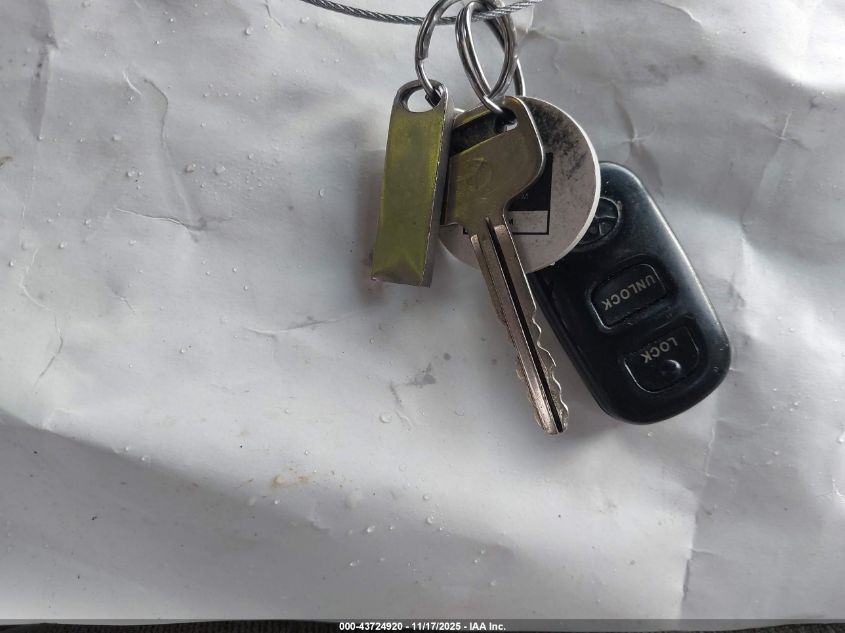 2000 Toyota Camry Le VIN: JT2BG22K6Y0438590 Lot: 43724920