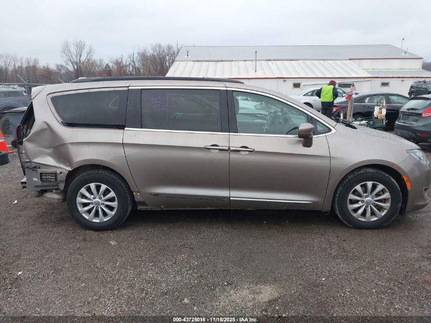 2017 Chrysler Pacifica Touring-L VIN: 2C4RC1BGXHR595584 Lot: 43725016