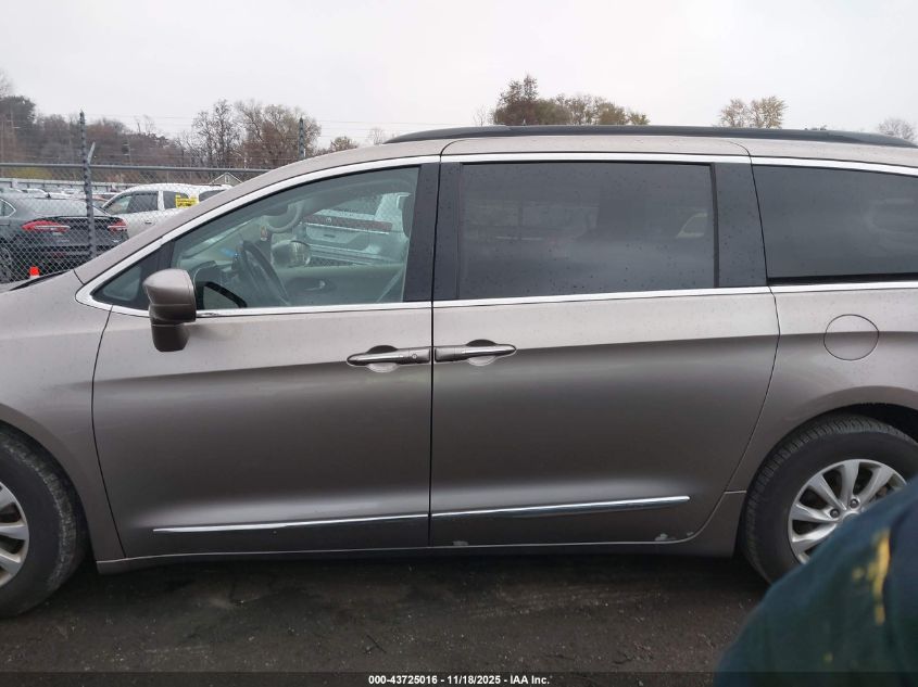 2017 Chrysler Pacifica Touring-L VIN: 2C4RC1BGXHR595584 Lot: 43725016