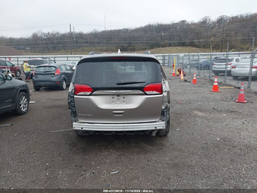 2017 Chrysler Pacifica Touring-L VIN: 2C4RC1BGXHR595584 Lot: 43725016