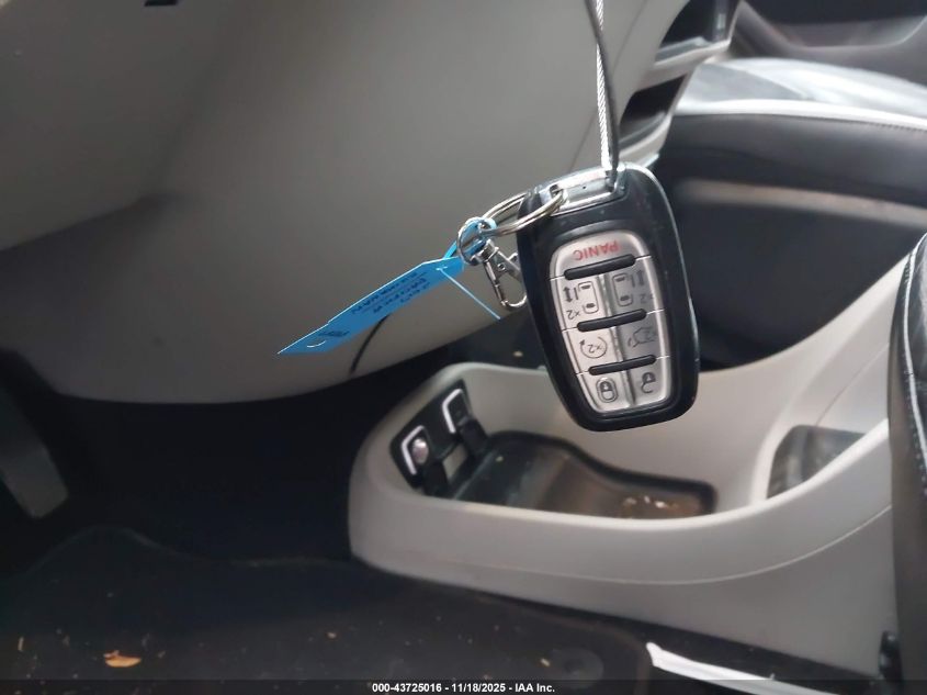 2017 Chrysler Pacifica Touring-L VIN: 2C4RC1BGXHR595584 Lot: 43725016