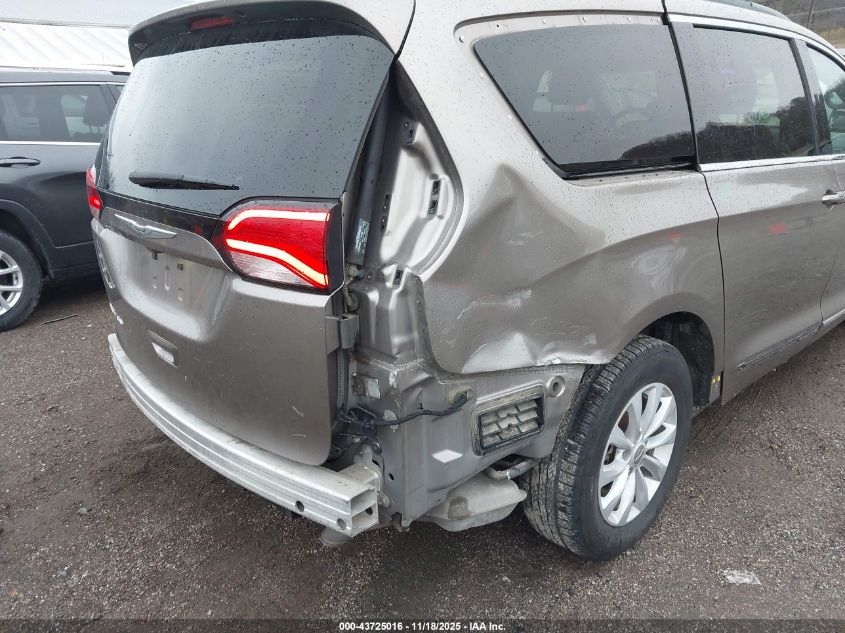 2017 Chrysler Pacifica Touring-L VIN: 2C4RC1BGXHR595584 Lot: 43725016