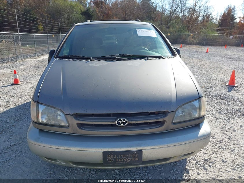 1999 Toyota Sienna Xle VIN: 4T3ZF13C2XU153826 Lot: 43725017