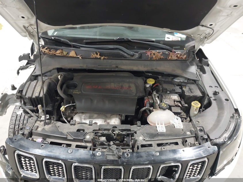 2018 Jeep Compass Latitude 4X4 VIN: 3C4NJDBB8JT252477 Lot: 43725086