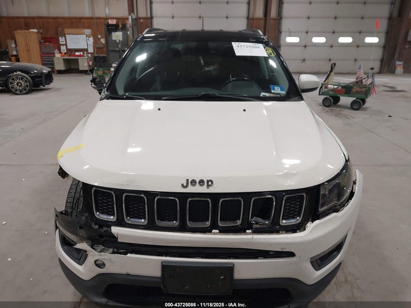 2018 Jeep Compass Latitude 4X4 VIN: 3C4NJDBB8JT252477 Lot: 43725086