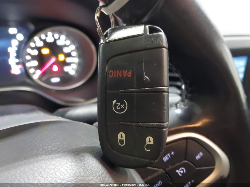 2018 Jeep Compass Latitude 4X4 VIN: 3C4NJDBB8JT252477 Lot: 43725086