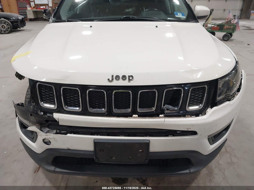 2018 Jeep Compass Latitude 4X4 VIN: 3C4NJDBB8JT252477 Lot: 43725086