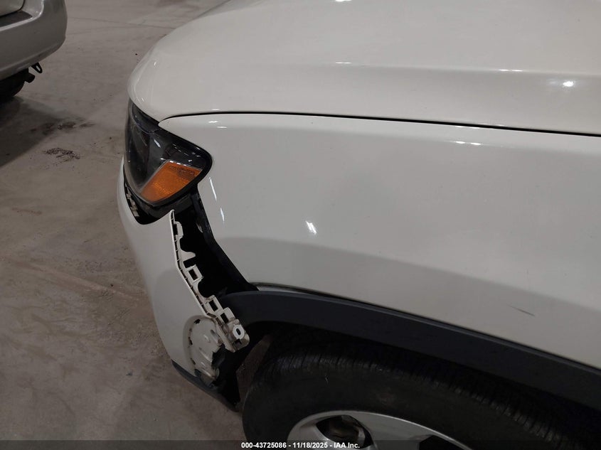 2018 Jeep Compass Latitude 4X4 VIN: 3C4NJDBB8JT252477 Lot: 43725086