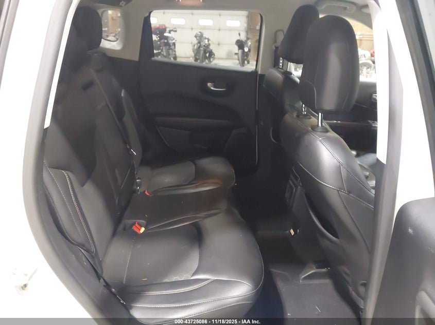 2018 Jeep Compass Latitude 4X4 VIN: 3C4NJDBB8JT252477 Lot: 43725086