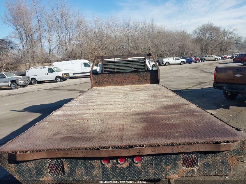 2010 Ford F-550 Chassis Xl/Xlt VIN: 1FDAF5HR6AEA37427 Lot: 43725131