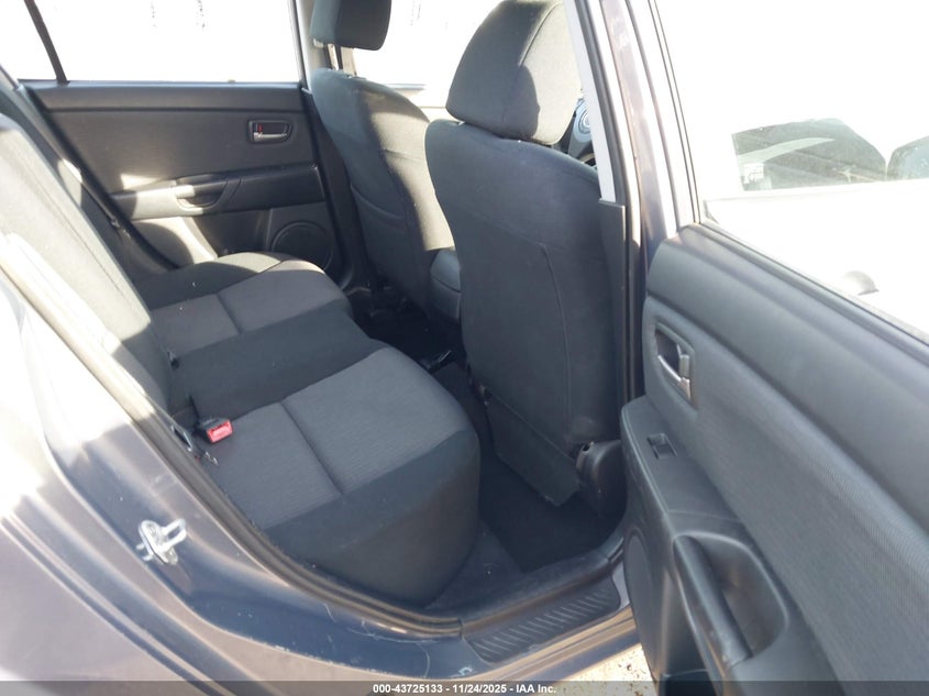 2007 Mazda Mazda3 I VIN: JM1BK32GX71660713 Lot: 43725133