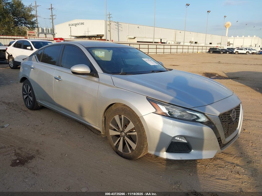 NISSAN ALTIMA SV FWD