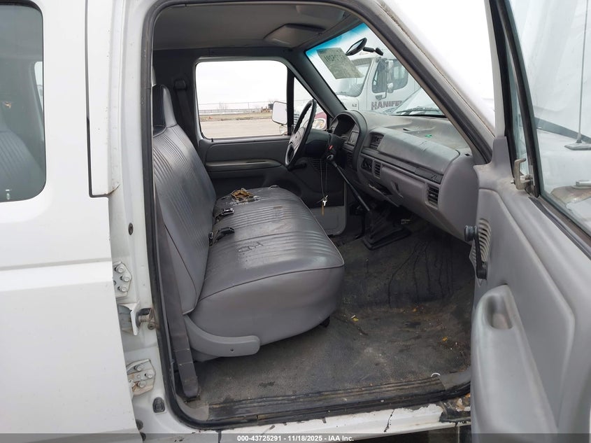 1997 Ford F-350 Xl VIN: 1FTJW36G9VEC05352 Lot: 43725291