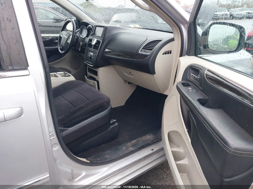 2A4RR5DG6BR667448 2011 CHRYSLER TOWN & COUNTRY photo no. 5