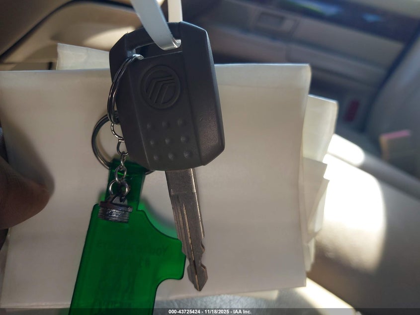 2004 Mercury Grand Marquis Gs VIN: 2MEFM74W54X647862 Lot: 43725424