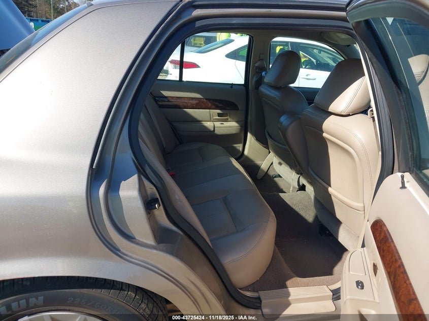 2004 Mercury Grand Marquis Gs VIN: 2MEFM74W54X647862 Lot: 43725424