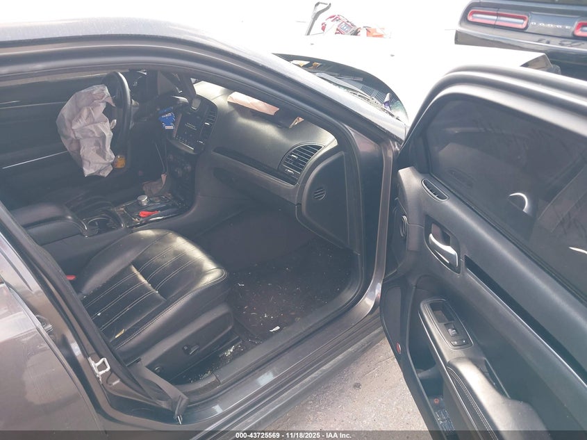 2C3CCABGXJH244759 2018 CHRYSLER 300 photo no. 5