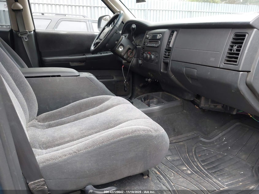 1B7HG38N62S687590 2002 DODGE DAKOTA photo no. 5