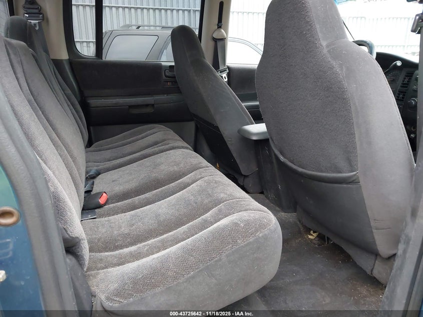 2002 Dodge Dakota Sport VIN: 1B7HG38N62S687590 Lot: 43725642