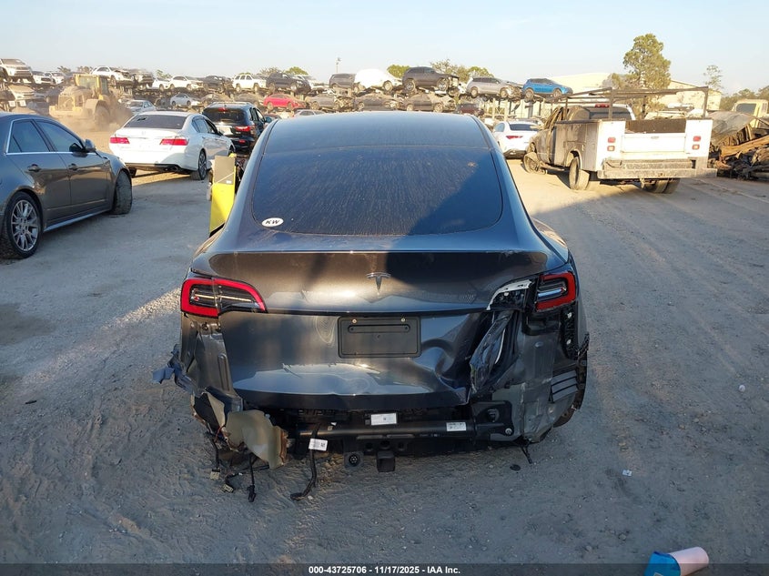 2022 Tesla Model Y Long Range Dual Motor All-Wheel Drive VIN: 7SAYGDEE4NA006032 Lot: 43725706