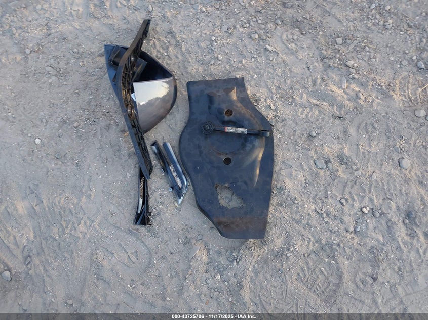 2022 Tesla Model Y Long Range Dual Motor All-Wheel Drive VIN: 7SAYGDEE4NA006032 Lot: 43725706