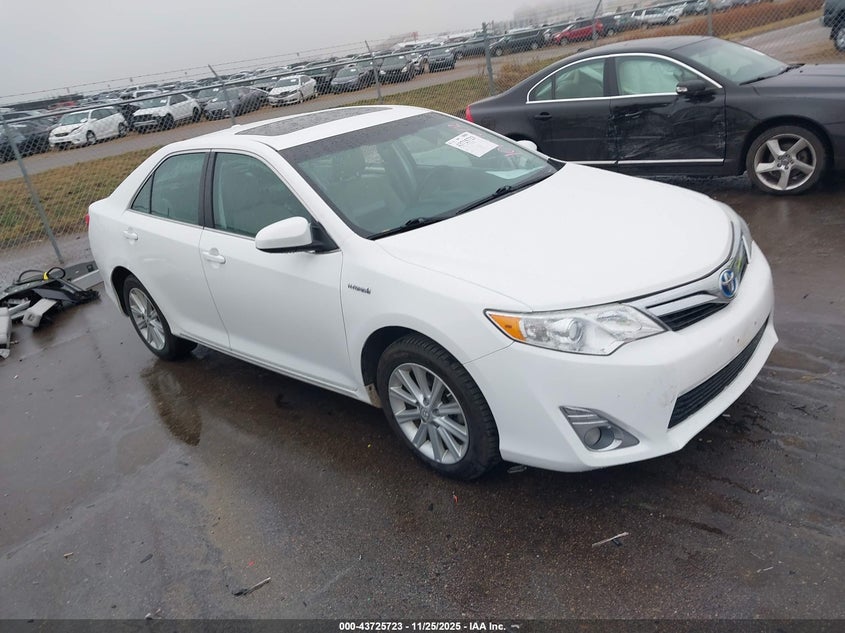 TOYOTA CAMRY HYBRID XLE