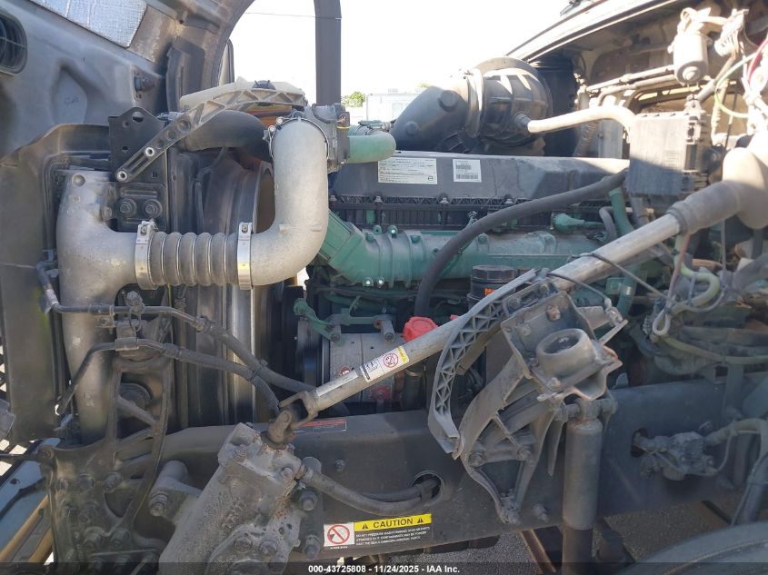 2018 Volvo Vnl VIN: 4V4NC9EH3JN888252 Lot: 43725808