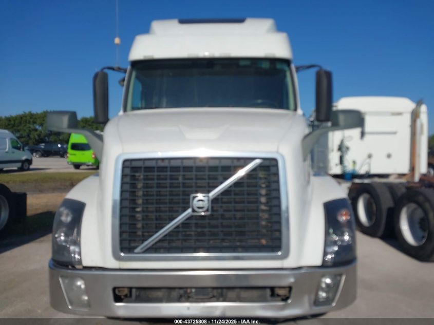 2018 Volvo Vnl VIN: 4V4NC9EH3JN888252 Lot: 43725808