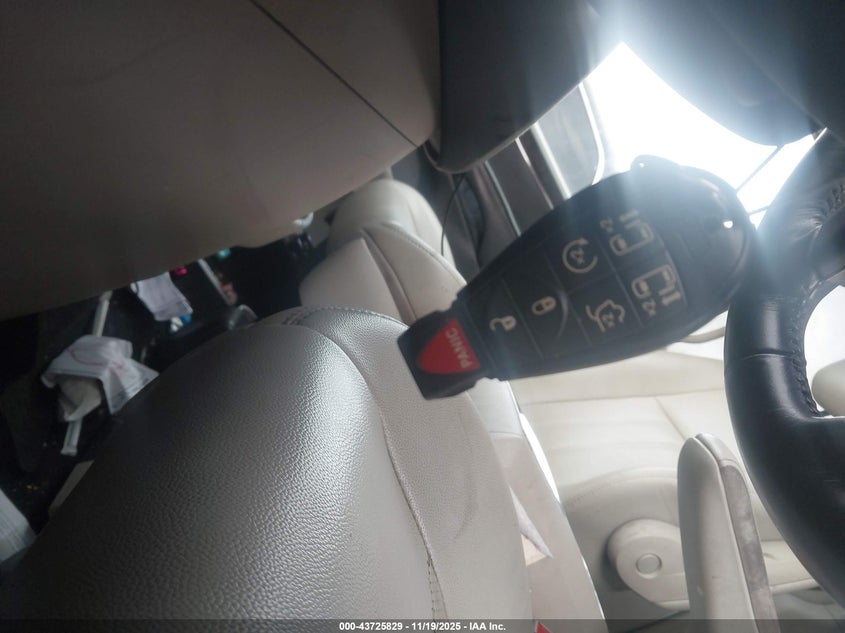 2011 Chrysler Town & Country Touring-L VIN: 2A4RR8DG1BR694753 Lot: 43725829