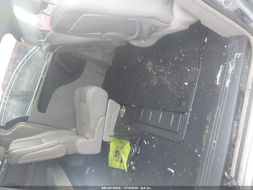 2011 Chrysler Town & Country Touring-L VIN: 2A4RR8DG1BR694753 Lot: 43725829