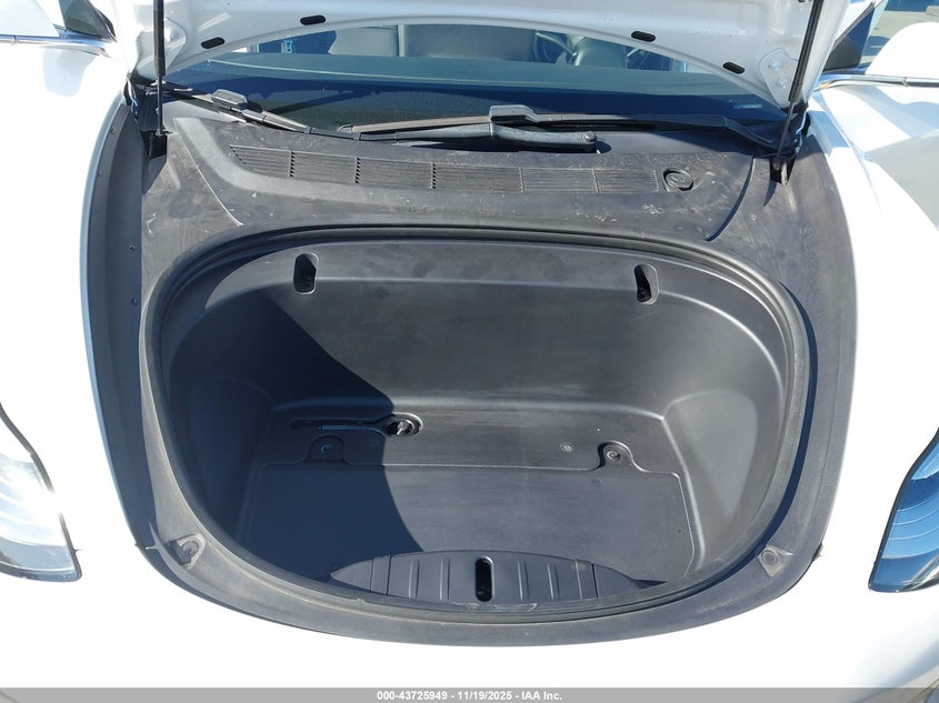 2020 Tesla Model 3 Long Range Dual Motor All-Wheel Drive VIN: 5YJ3E1EB7LF637536 Lot: 43725949