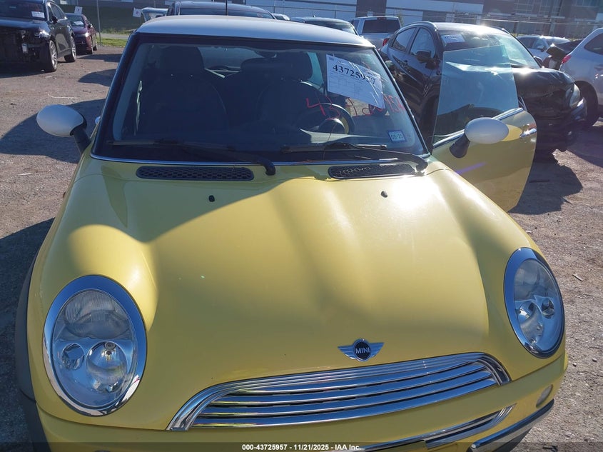 2002 Mini Cooper VIN: WMWRC33442TE10512 Lot: 43725957