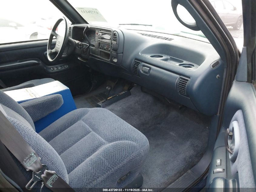 1995 Chevrolet Suburban K1500 VIN: 1GNFK16K3SJ352576 Lot: 43726133