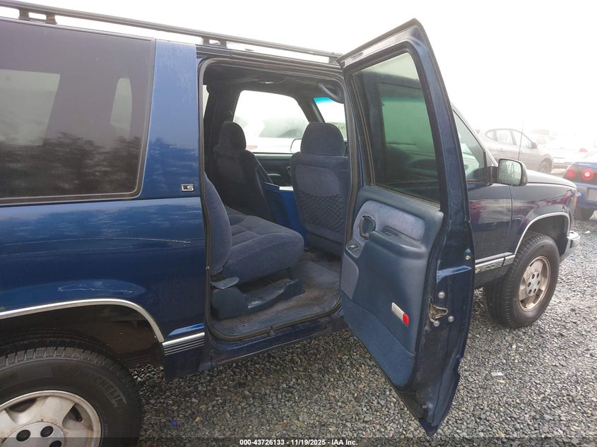 1995 Chevrolet Suburban K1500 VIN: 1GNFK16K3SJ352576 Lot: 43726133
