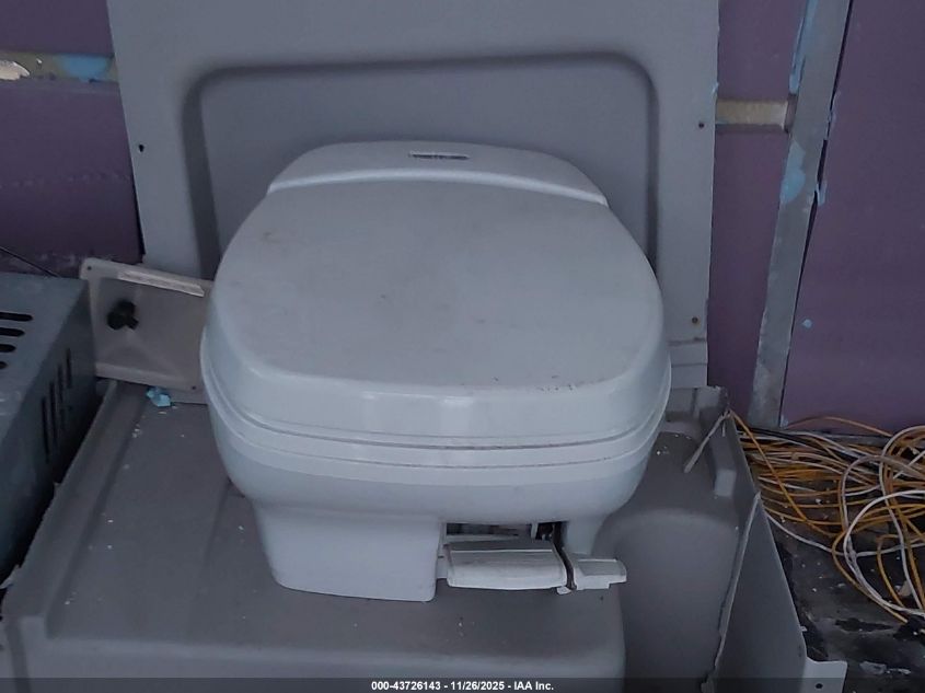 2000 Volkswagen Rialta Mv VIN: WV3AH2703XH147016 Lot: 43726143