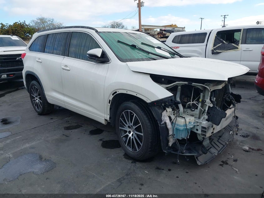 TOYOTA HIGHLANDER SE