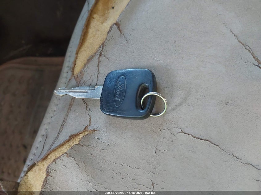 2000 Ford Excursion Limited VIN: 1FMNU43S4YEA01595 Lot: 43726290