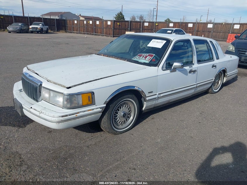 1LNCM82W4MY644640 1991 LINCOLN TOWN CAR photo no. 2