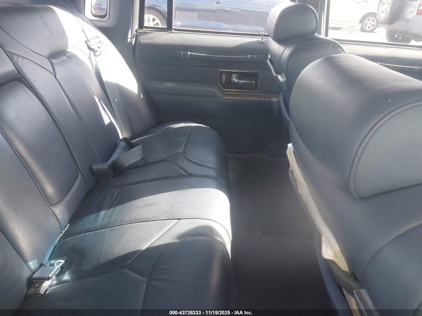 1991 Lincoln Town Car Signature VIN: 1LNCM82W4MY644640 Lot: 43726333