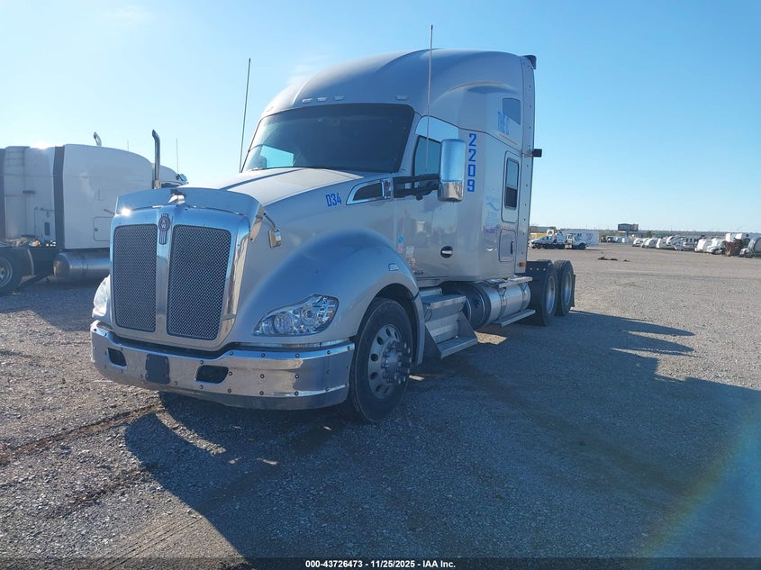 2020 Kenworth Construction T680