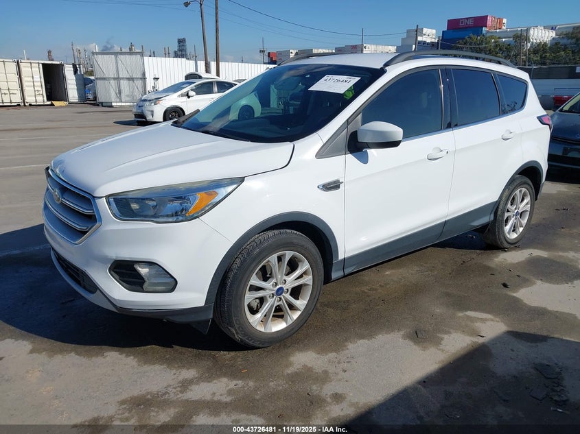 1FMCU0GD2JUB44455 2018 FORD ESCAPE photo no. 2