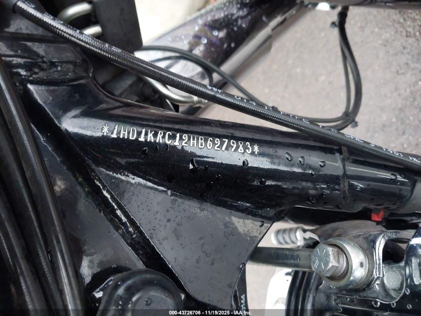 2017 Harley-Davidson Flhxs Street Glide Special VIN: 1HD1KRC12HB627983 Lot: 43726706