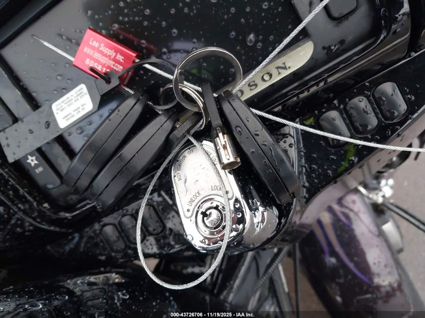 2017 Harley-Davidson Flhxs Street Glide Special VIN: 1HD1KRC12HB627983 Lot: 43726706