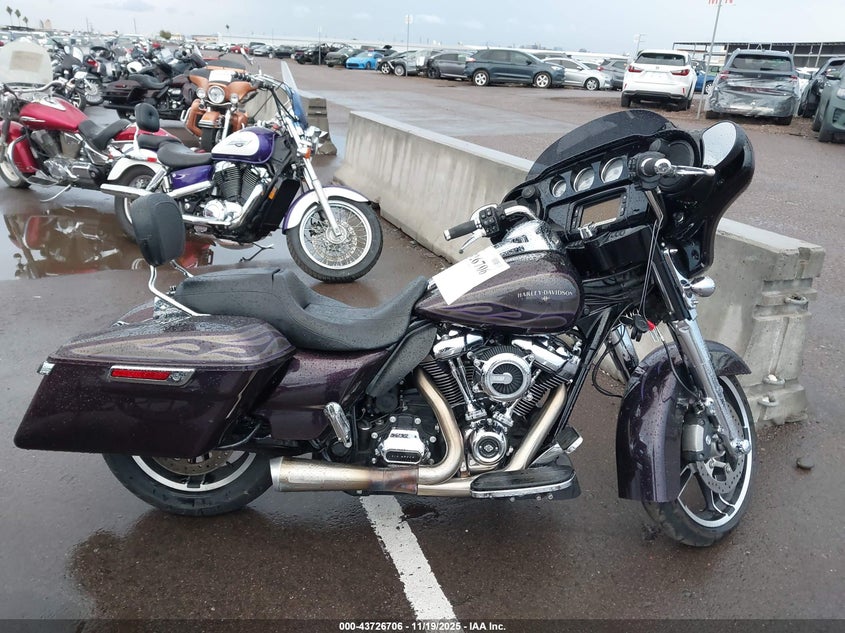 2017 Harley-Davidson Flhxs Street Glide Special VIN: 1HD1KRC12HB627983 Lot: 43726706