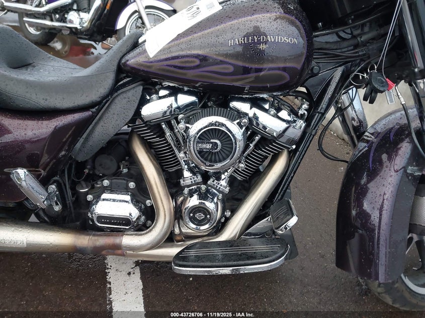 2017 Harley-Davidson Flhxs Street Glide Special VIN: 1HD1KRC12HB627983 Lot: 43726706