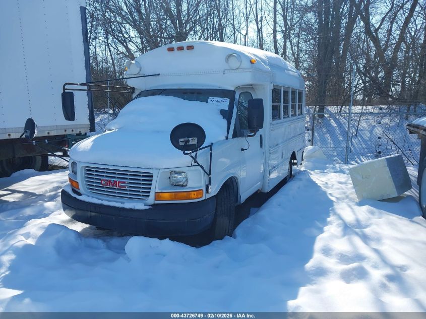 2003 GMC Savana Cutaway Standard