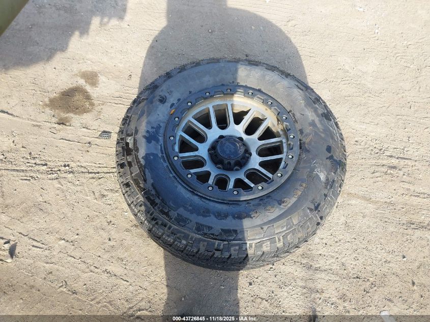 2000 Toyota Tundra Ltd V8 VIN: 5TBBT4819YS025923 Lot: 43726845