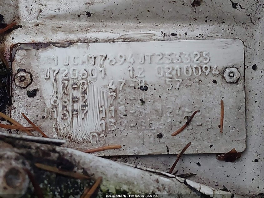 1988 Jeep Cherokee Limited VIN: 1JCMT7894JT253325 Lot: 43726876